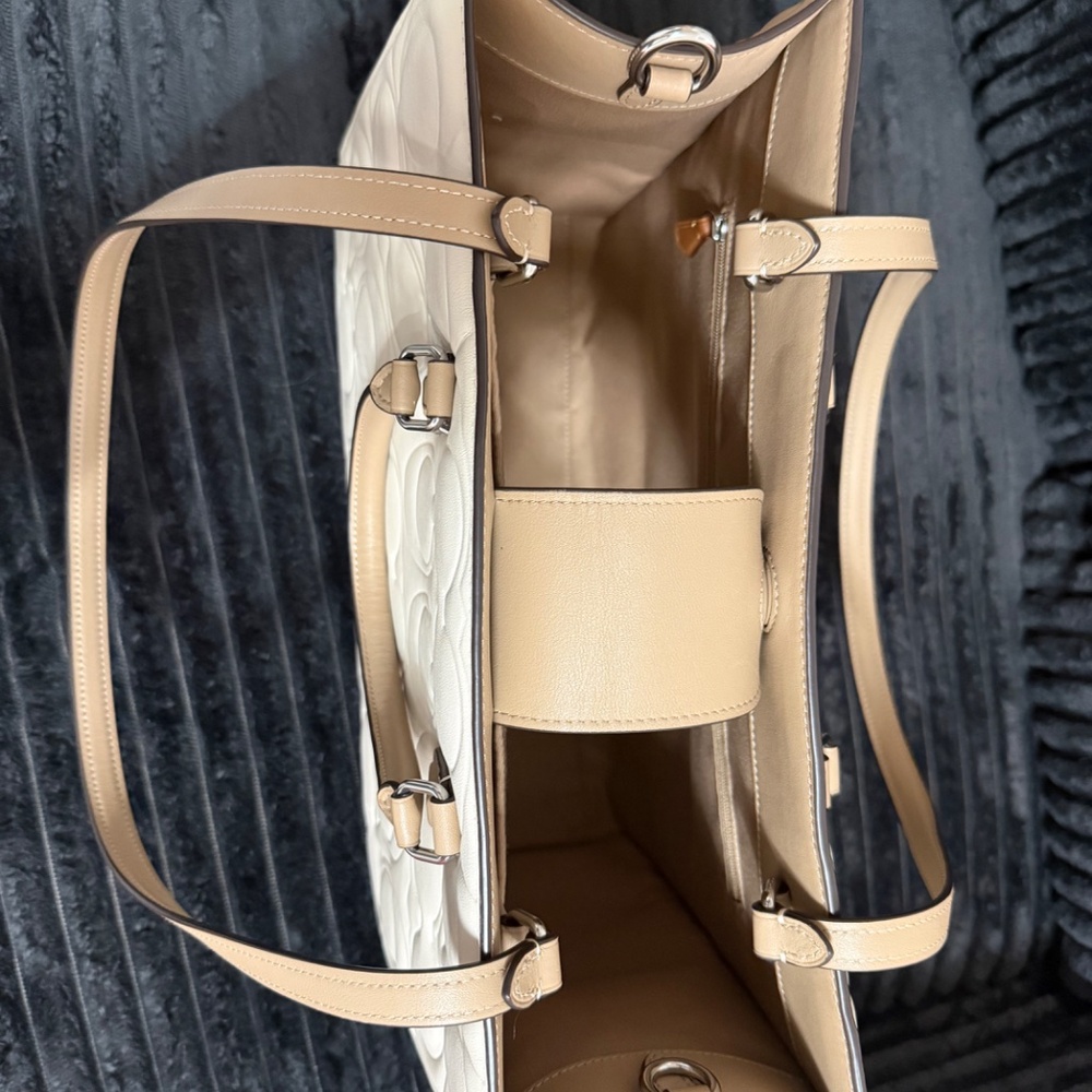 Maggie Tote Bag In Blocked Signature Leather - Picture 9 of 11